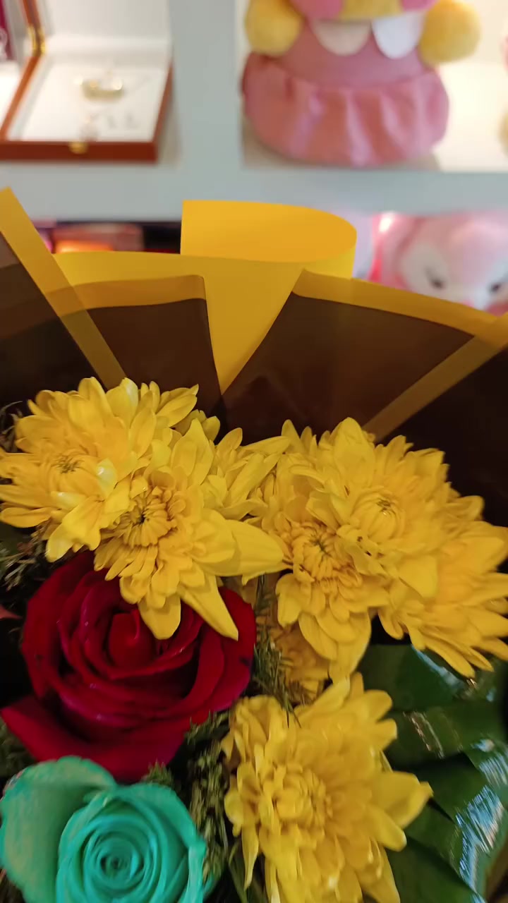 بوكية ورد طبيعي حسب طلب 🙏😊
عنوان المحل واسط الصويرة شارع النجمة مقابيل ماركت بيت ميرة
***********
