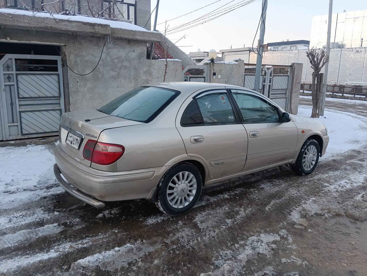 بەناوی خوای گەورە
سەنی مۆدێل 2002 ئاڕمی پلاستیکی هەولێر و تەحویلی ئەسڵ بەشەرتی ئەوەلیات و غەرامە  دەعمو لێدراوی نیە یەک پەڵەی بچوک بۆیاخی تیایە کاڵبونەوەشی نیە سەیارەکە نمونەیە لە جوانیو پاکی هیچ مەسروفی نیە هەمو گیانی وەک شەریکە ماوە هەزەشی تازەیە 
سعری 75 گەڵاو مەجالێکی کەم 
بۆ پەیوەندی  ***********
شوێن  پێنجوێن
