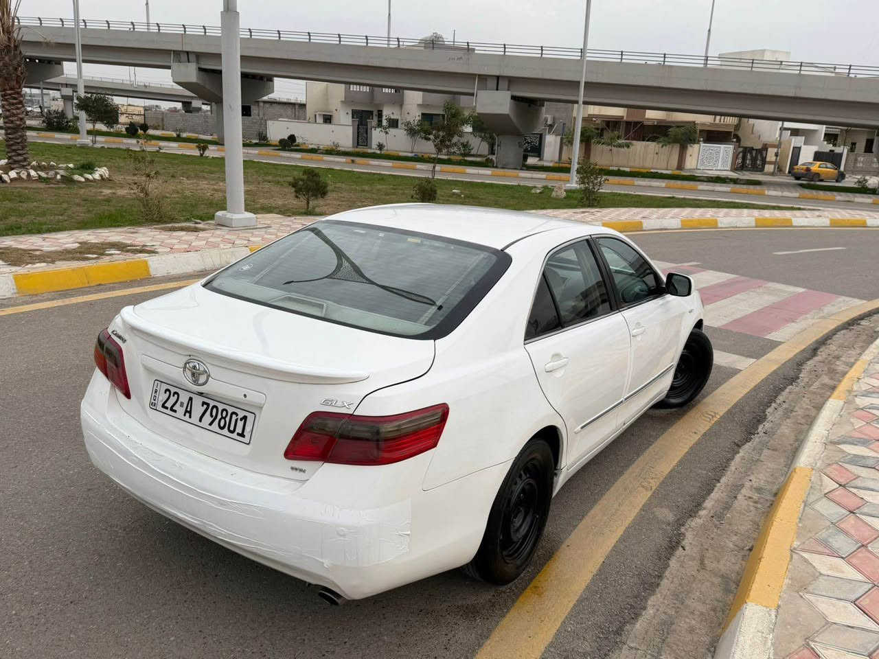 السلام عليكم للبيع فقط بسعر مناسب (116)
كامري خليجي 2008 محرك 24 محرك وكير شرط 
مواصفات GLX 
تحكم ستيرن ABS شاشة وكامرة سويج شخاطة كشن كهرباء بردة بلادي تبريد مركزي
السيارة مكفولة كفالة عامة من الصبغ والفتح والتبديل فقط مكانين تعديل زغار 
رقم اربيل الدولي سنوية وهزة وشينكا كله جديد وبسمي تحويل وكالة بشرط دفتر بانزين بيها
السيارة بدون نواقص خير من الله وبالعافية على الياخذها 
مكاني كركوك شارع القدس وهذا رقمي 
 *********** خابر وبخدمتك كركوك, العراق
