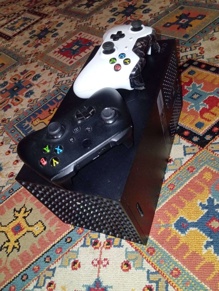 Xbox series x 2022 hard 1T
2 دەسک بۆ فرۆشتن شوێن هەولێر گەیاندن هەیە نرخی ٦ وەرەقە بەشەرت و زەمان *********** أربيل, العراق
