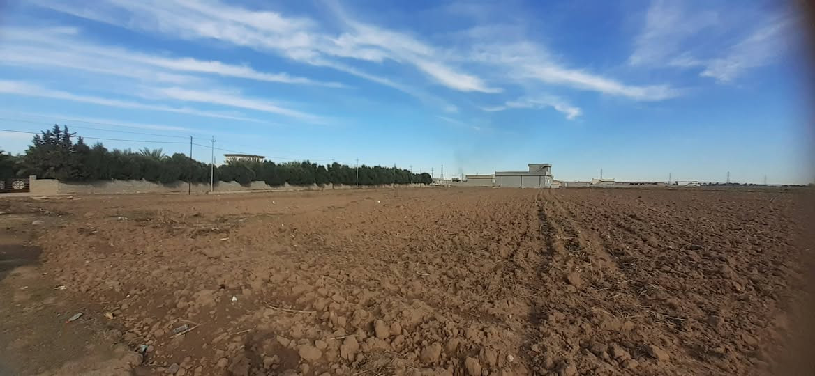 السلام عليكم
عندي 3 دوانم وربع للبيع زاعيه+سكن وتوجد في منتصف القريه موقع مناسب متوفر كامل خدمات ماء وكهرباء وتبليط موقعه: كركوك-قره تبه
 والاستفسار
***********
