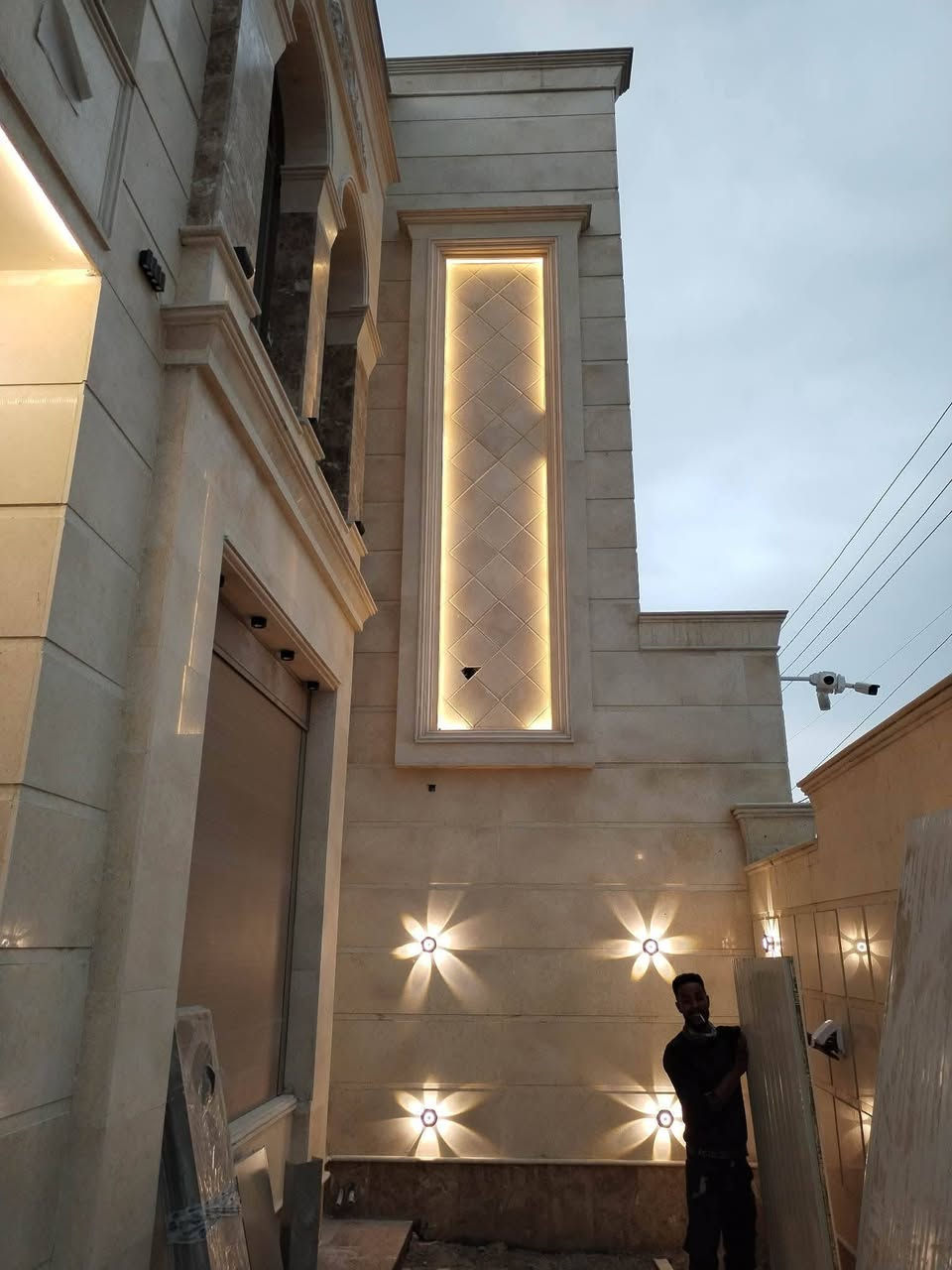 ادخل عالصور...مستعدون بتغليف الواجهات الخارجية بالحجر والمرمر والارضيات والجدران عمل فريمات مرمر بدل الفريمات الحديد تجهيز كافة أنواع المرمر والكرانيت والبايات للإستفسار *********** ***********
