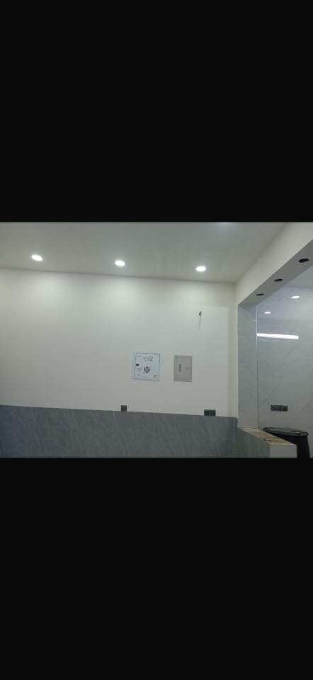 السلام عليكم للبيع بيت زراعي مدينه الصدر حي طارق القديم مقابل ١٥ الوسط فرع دائره المجاري شارع عريض وكامل من ماء وكهرباء جديده ومجاري وتبليط بناء نهايه ٢٠٢٥ جديد يحتوي على حمام خارجي واستقبال ومطبخ وصاله ومنور وحمام داخلي وغرفه نوم والطابق الثاني بيتونه واستاره وشتايكر كامل جاهز اذ تحب اتكمل الثاني للاستفسار *********** علي
