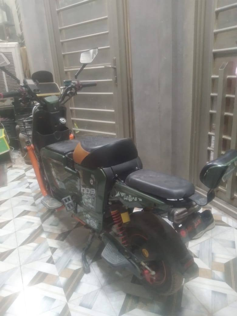 السلام عليكم دراجة شحن للبيع اكس 900خمس بطاريات نضيفة جدا مكاني بغداد السيدية 
***********
