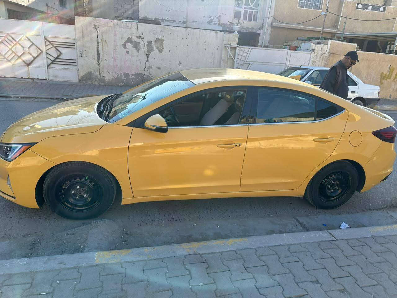 النترا 2020 فول مواصفات سياره جديده وظربه موضحة بل صوره ويروح يفحص سونار شرط والسياره اجدد من الصورة منظومة غاز بيه مقدمة 80 ورقه بل شهر 4 ورقات السعر الكلي 150 ورقه وهيه سعره نقد 140 يعني شي بصيط محمله رقم الهاتف *********** واتساب
