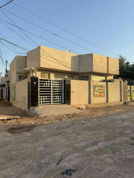 بيت مساحه 110 ركن بناء طابوق استقبال غرفة صاله مطبخ صحيات داخليه وخارجيه للبيع  حي الحكيم السعر55 وبي مجال الشراي يتصل ع الرقم ***********
