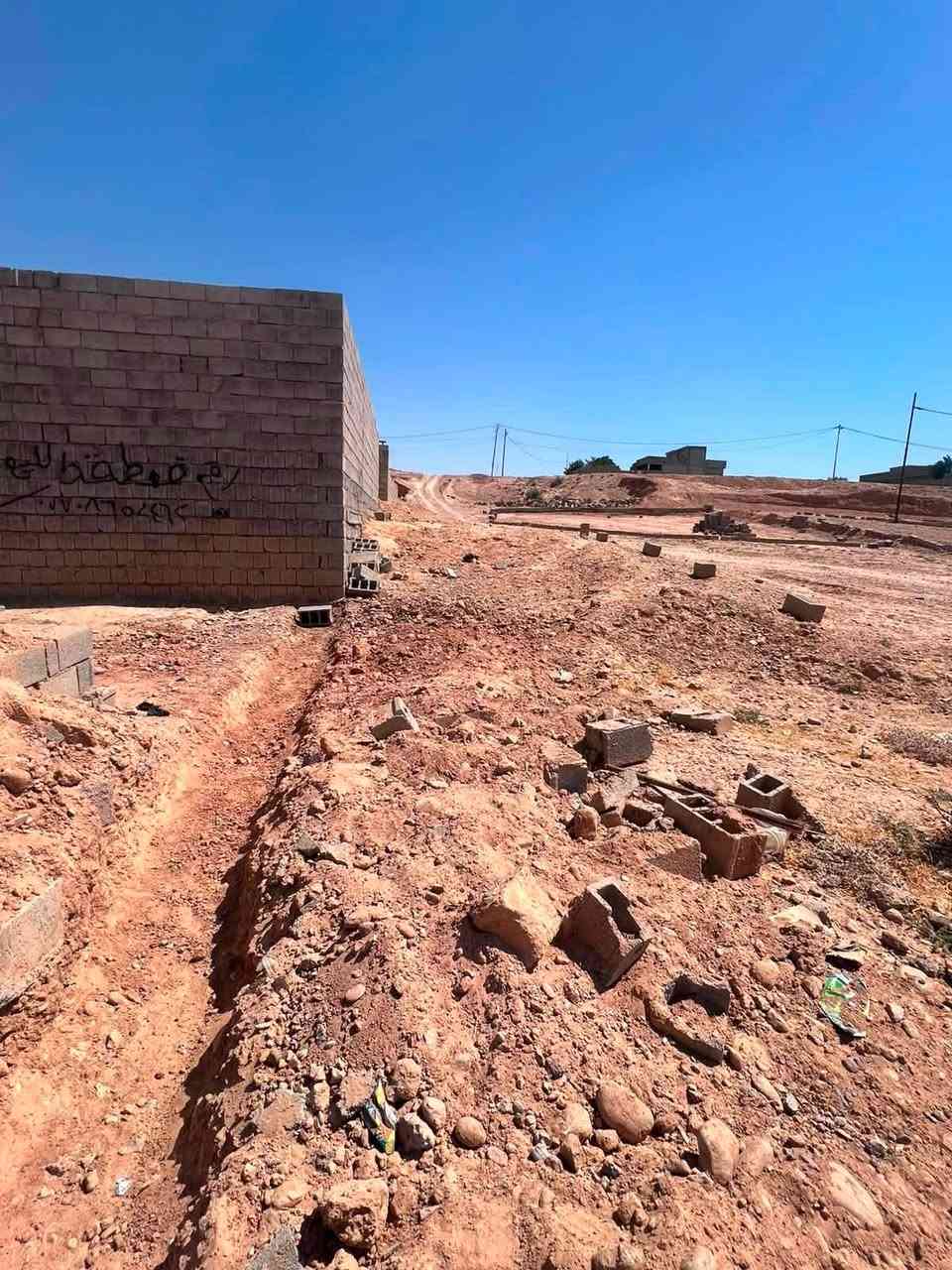 بتلو للبيع فرع الجملون قريب  بيت عقيد واثق
نهايه الصب داخل السكن
رباط شريطي خريطة كاملة
الوجه 8 النزال 14
السعر 
١٠ مليون وبي مجال بيع سريع

***********
