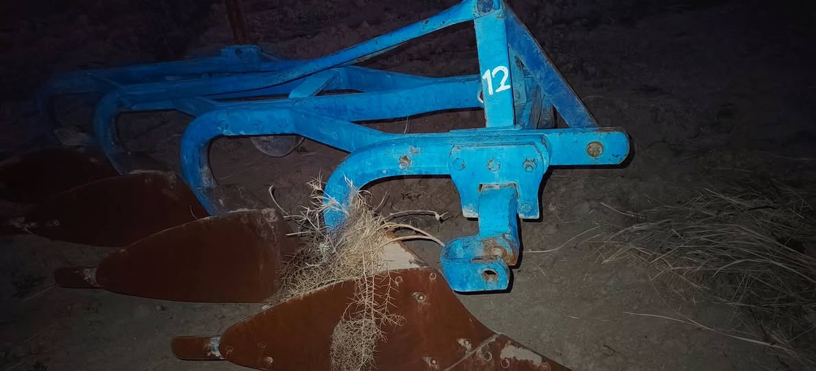 سلام عليكم  للبيع فدان ايدن حجم 12 بي كسرين  واحد ملحوم واحد ما ملحوم وي ستفسار اكثر الصال  علا رقم والسعر  اتصال علا رقم *********** ***********
