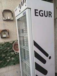 للبيع كوفيرة وثلاجة عارضللبيع العنوان بغداد قرب ساحة عدن السعر الكنفير...
