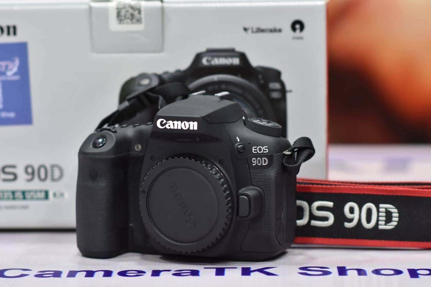 كانون 90D مع عدسه 18 135  صنع يابان  مواصفاتها  تصوير فديو 4K  شاشة متحركه ولمس  دقه 32 ميكا

 بكسل  شترها سريع جدا 10 لقطه بالثانيه  

الكامره نضيفه جدا مكفول من اي عطل  

او تصليح  مستخدم واغراضها كاملة مع الكارتون  

 مع رام 32GB الاصدار السريع / مكاني ميسان العمارة ***********

