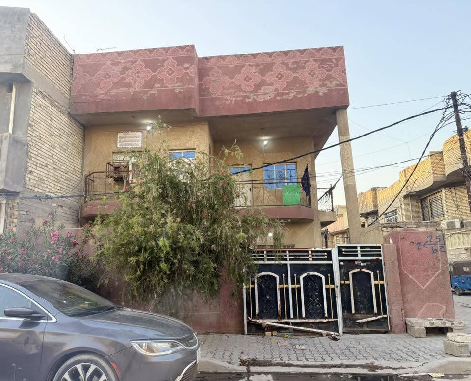 السلام عليكم
بيت ركن (200م) للبيع 
طابق الأول يحتوي حوش كبير مع استقبال كبير مطبخ كبير مع غرفتين نوم حولي ع طول البيت 
الطابق الثاني يحتوي ع حمام وأربع غرف نوم 
السعر 250 بيه مجال حك الترميم البيت يحتاج فقط ترميم
العنوان الشعلة قطاع 12 ركن شارع ابو هاتو  
لتفاصيل أكثر ***********
