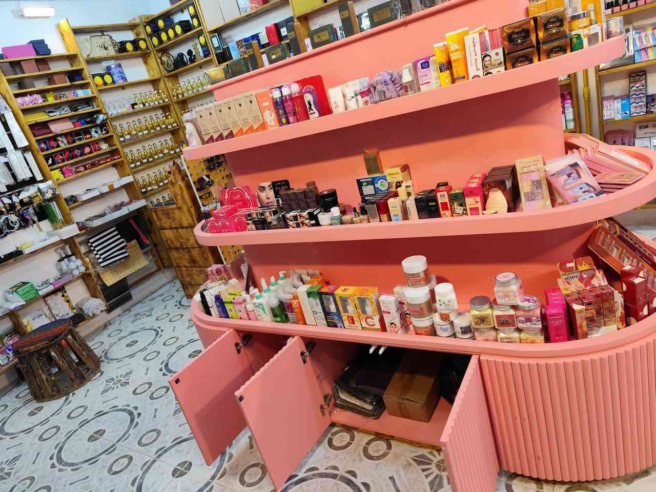 تفاصيله بالصور
الطول مترين وربع 
العرض متر 
الارتفاع 180سم 
للاستفسار الاتصال على الرقم ***********
