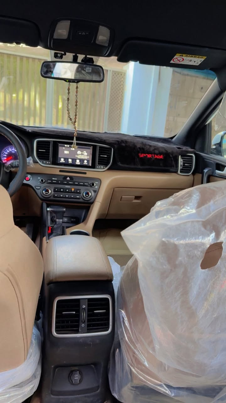 مديل 2020 خليجي مكفول من الصبغ وتبديل
مواصفات واضحه بصمه تشغل 
وتشغيل عن بعد 
شاشه بلاديه كامره اشاير بل مري 
مري شفط ويل 19 
قطعتين تبريد 3 انضمه قياده رقم اربيل بسمي هزه وسنويه جديده 
السعر 200 
وبيه مجال بسيط
***********
