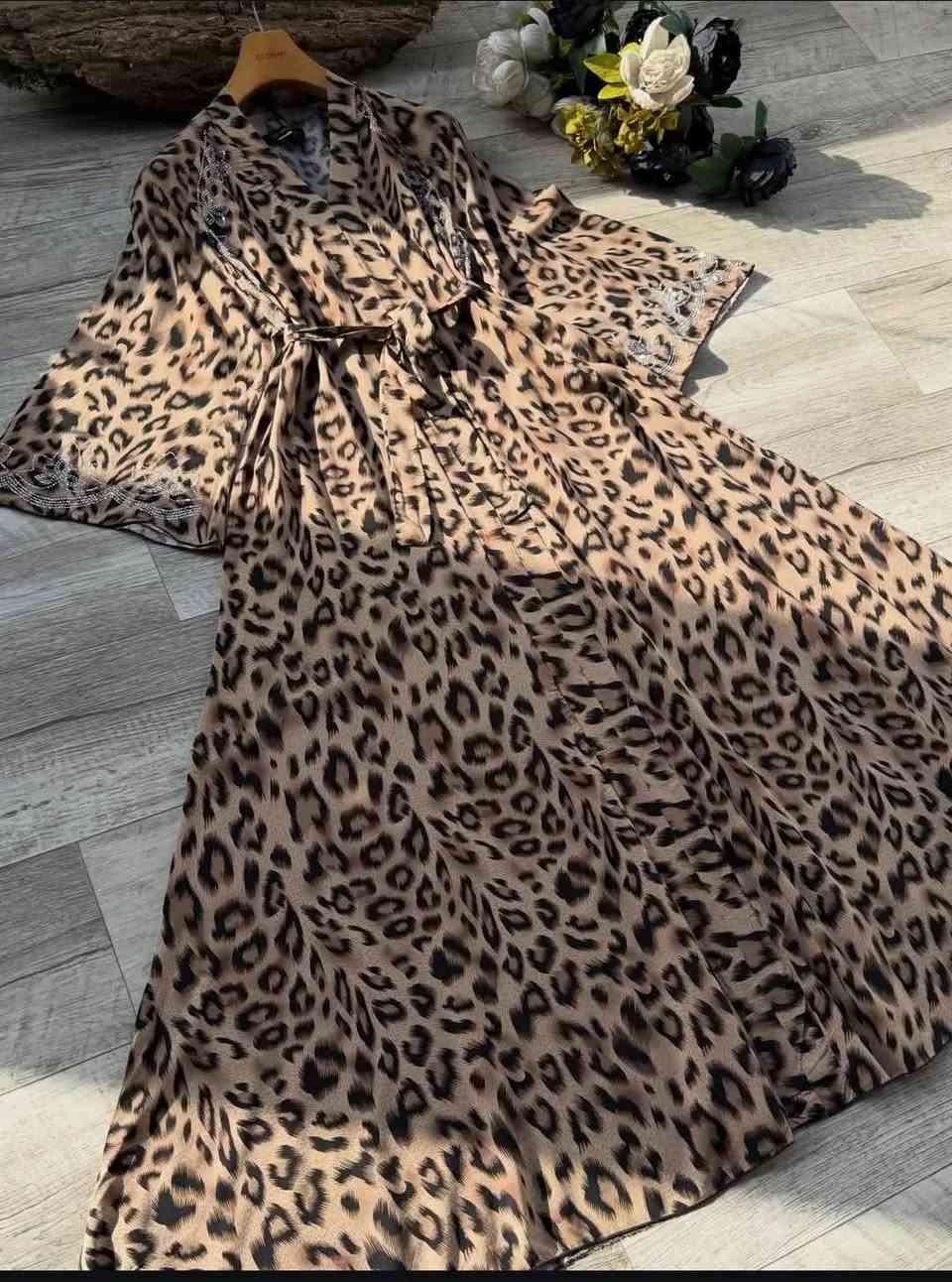 #تكــــــــــرااارر_جمااااال_____وووووصـــــــــــل
#دشداشة كشمير بنعومة فاخرة ✨
لون راقي وتطريز ناعم يبرز الأنوثة بذوق هادئ🌸🦋
قصة مريحة مع شدّة خصر تعطي شكل أنيق ومرتب🐅🙂
القياسات _2xl_3xl_4xl_5xl🙂🤍
#سعـــــــــــــــــــــر16
يوجد توصيل داخل المسيب الفين دينار 
يوجد توصيل محافظات


**إذا كنت صاحب هذا الإعلان وتريد حذفه لأي سبب، رجاءا أرسل رسالة إلى الدعم الفني**