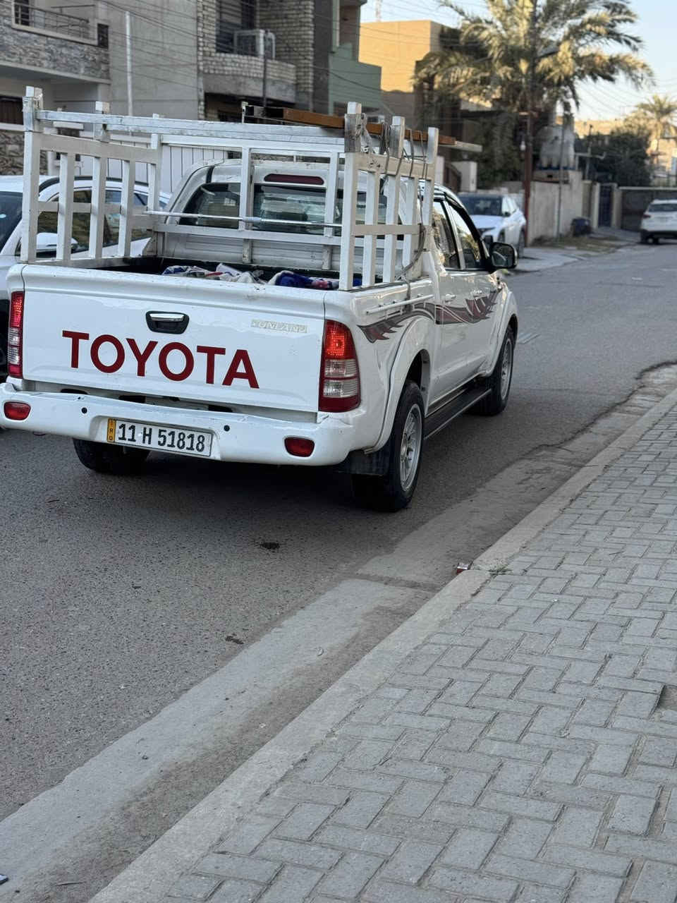 سلام عليكم 
للبيع فقط بدون مراوس 
بيكم فتون 2018 صيني سياره جديده رقم بغداد بسمي 
هزه جديده و رقم جديد 
بيها شبر بارد بالبنيد و شبر بارد ب جاملغ امامي فقط 
محرك و كير خير من الله 
تبريد شغال 
شاشه جبيره 
داخل جلد 
داخل صاج 
سياره ما نقص كلشي 
الاستفسار 
*********** 
مكاني بغداد الدوره
