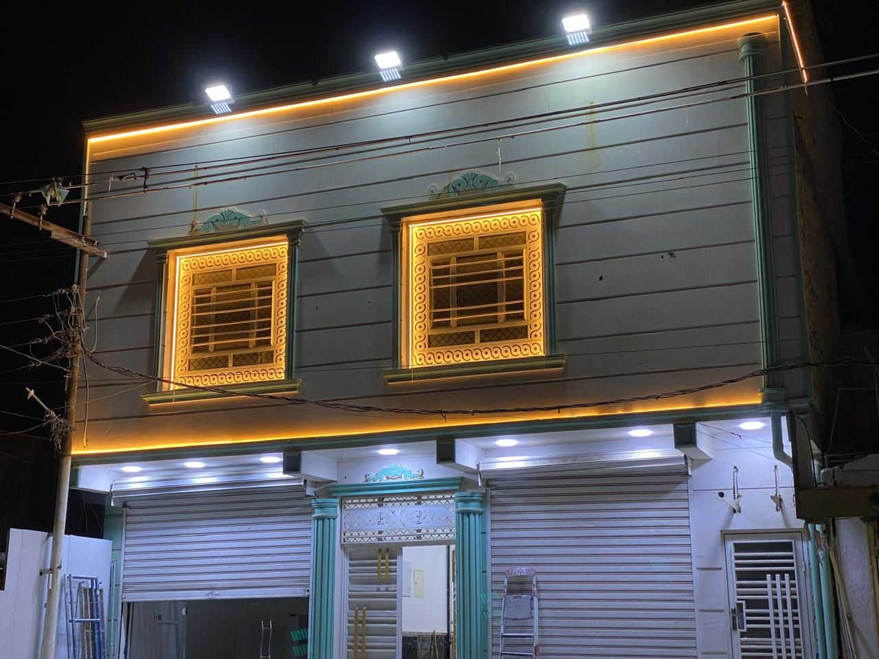 بناية للايجار تصلح عيادات اسنان مركز تجميل مجمع طبي مخزن مكتب توصيل 
٤ غرف وصالة كبيرة 
الموقع حي الحسين الجديد شارع ابو شاكر التجاري 
للاستفسات التواصل مع الرقم 
***********
