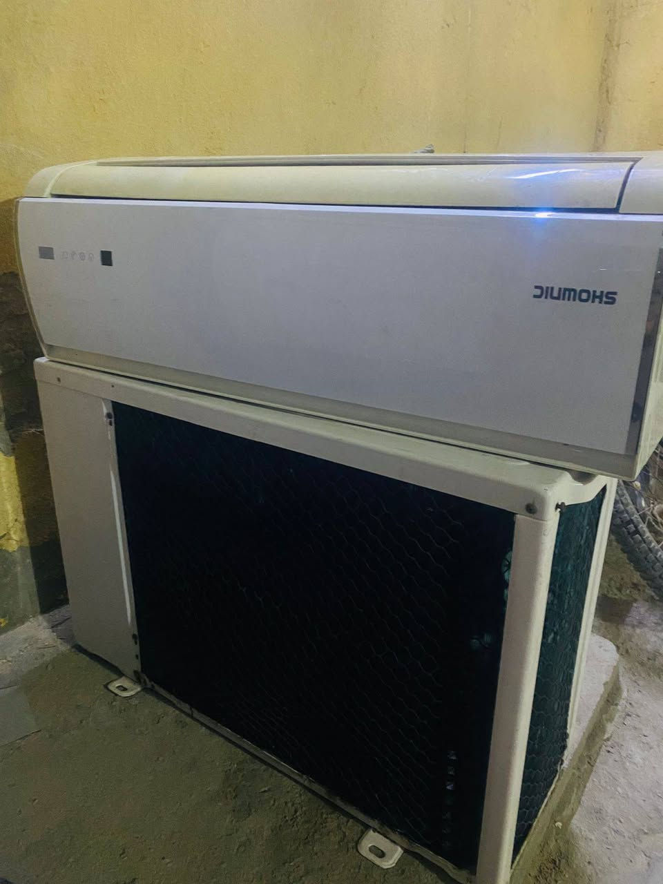 سبلت 1طن مستعمل نظيف نوع شونك للبيع سعر 250 وبيها مجال مكلف بالنشر .للاستفسار على الرقم
*********** بي وتساب
