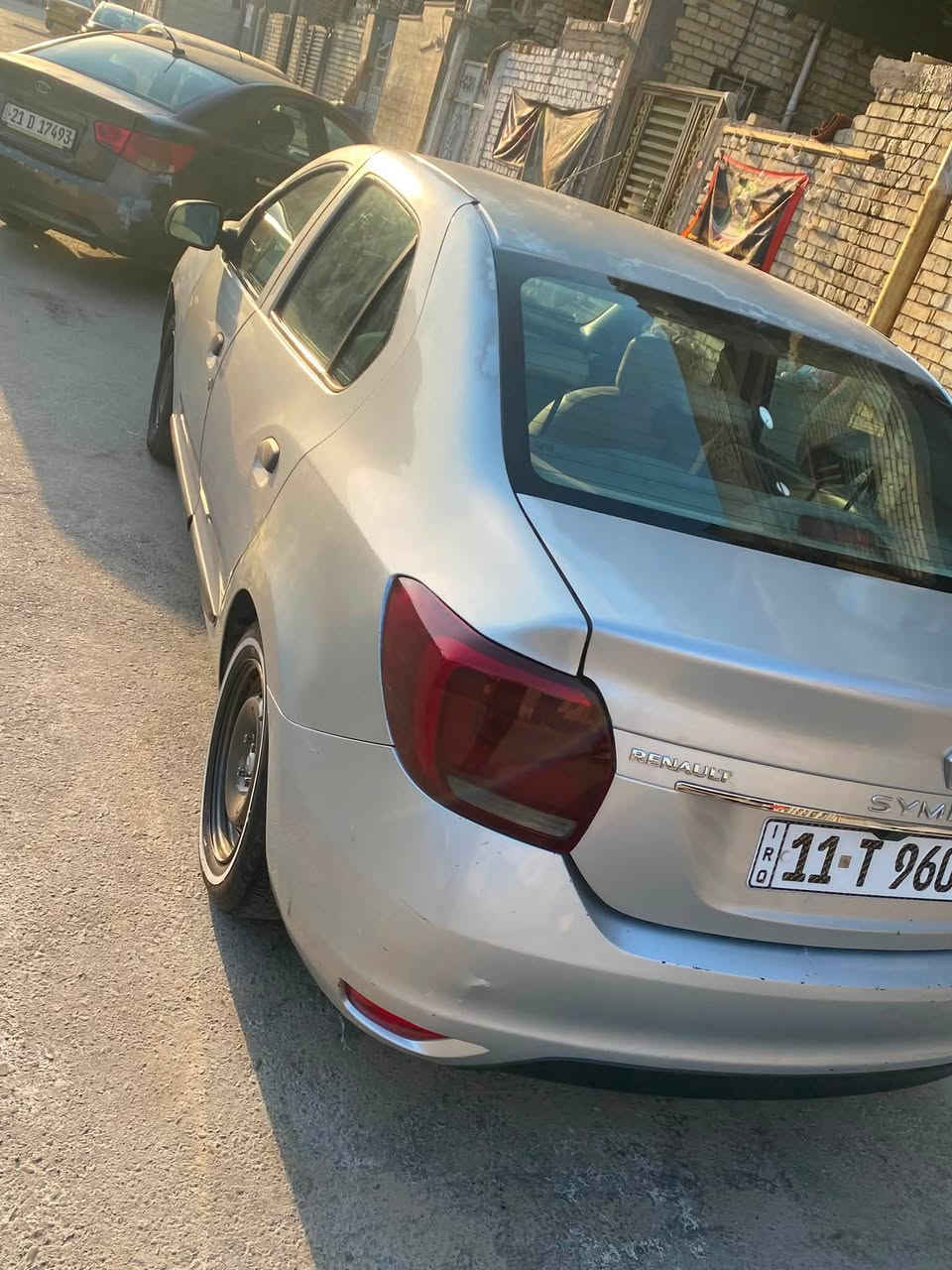السلام عليكم
للبيع رينو سمبل موديل 2019 لون سلفر مكينه وكير مكفولات والسياره خير من الله 
بيهةً صبغ والسونار مرفق مع الصور 
رقم انكليزي 
السعر 55 
مكاني بغداد البلديات 
الاتصال
***********
