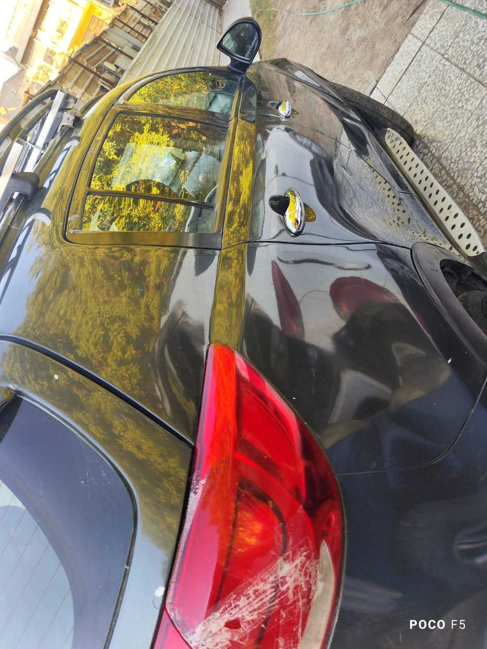 سبورتج موديل ١٥ مكينه دوش ٢٤٠٠ بيه منظومه غاز جاهزه تخم تاير ميكانيك جديد تبريد جديد ثلاجه بيه 
منوره بصمه وتشغيل عن بعد 
ضرره مبدل عركشين قماره من البنط ومكفول من الكص رقم بغداد دولي بسمي مكانه بغداد السياره جاهزه من كلشي ومصبوغه عام ابيعلك مكفوله من الكص والكلبه 
١٢٠ وبيه مجال 
تفاصيل ***********
والسوك كلشي بي بغداد, العراق
