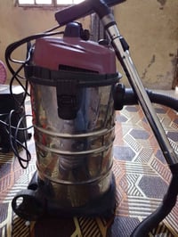 مكنسة كهربائية • حجم كبير • استعمال قليل