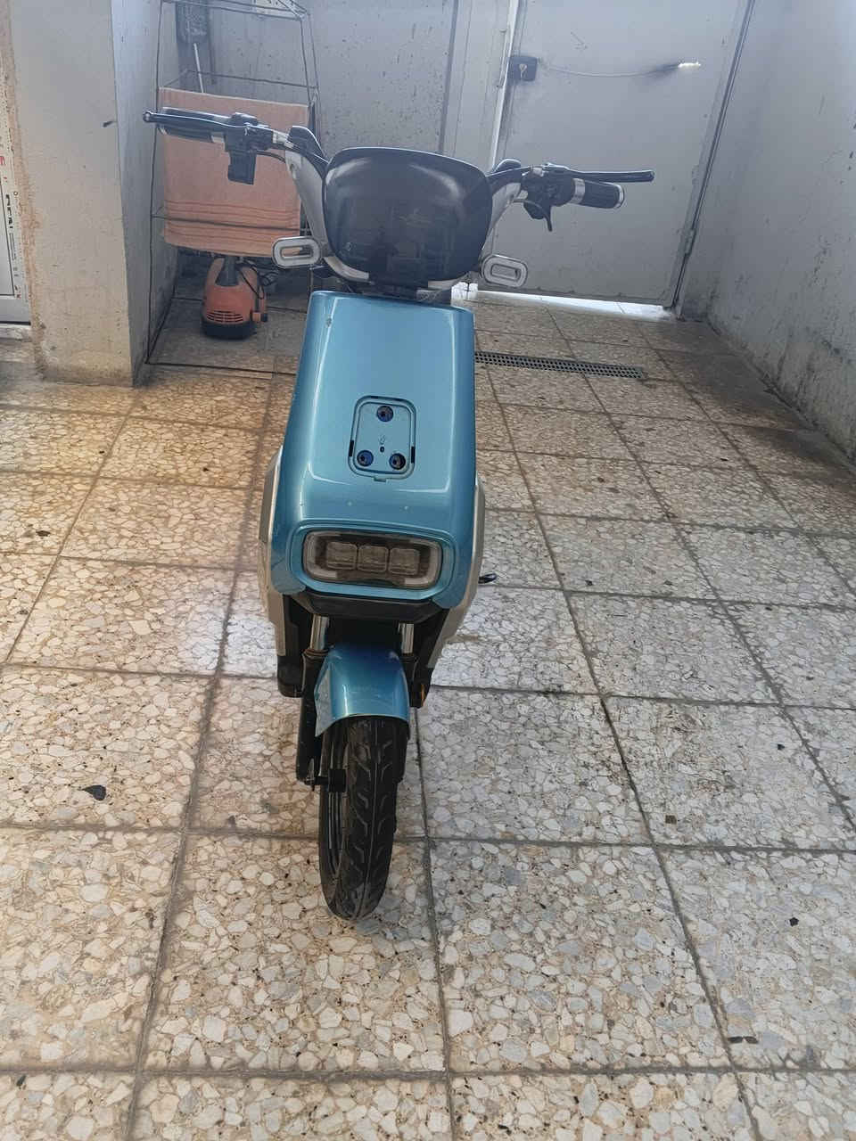 سلام عليكم دراجه شحن للبيع فول مواصفات السعر 400وبيه مجال الطيبين للستفسار ***********
