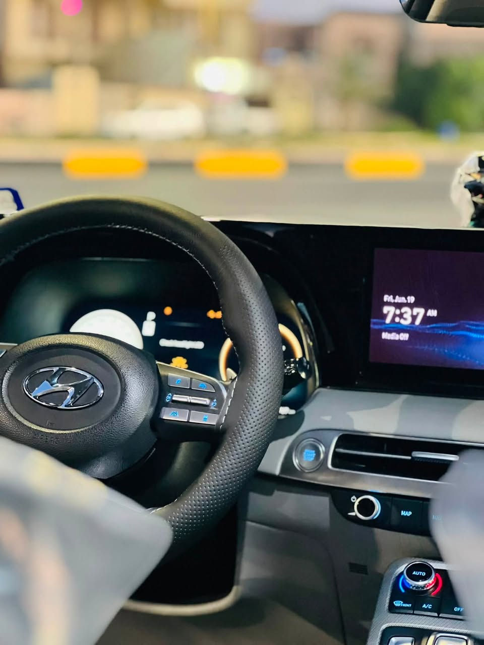 🚘 للبيع | هيونداي باليسيد 2025 لمتد (Limited) 🚘

✨ اللون: سلفر
📍 الموقع: الفلوجة
🚘 رقم: الأنبار
📖 داخلة على كتاب الشهداء
📏 الممشى: 19 ألف كم فقط

المواصفات:
✅ محرك V6 سعة 3.8 لتر (295 حصان)
✅ ناقل حركة أوتوماتيك 8 سرعات
✅ تشغيل بصمة ودخول ذكي لجميع الأبواب
✅ شاشة عدادات رقمية 12.3 إنج
✅ شاشة معلومات وترفيه 12.3 إنج
✅ نظام ملاحة (Navigation)
✅ Apple CarPlay وAndroid Auto
✅ شاحن لاسلكي للهاتف
✅ نظام صوت Harman Kardon الفاخر
✅ كاميرات 360°
✅ كاميرا النقطة العمياء داخل شاشة العدادات
✅ حساسات أمامية وخلفية
✅ رادار أمامي مع الكبح التلقائي
✅ مثبت سرعة ذكي (Smart Cruise Control)
✅ نظام المحافظة على المسار ومساعد القيادة على الطرق السريعة
✅ مراقبة النقطة العمياء والتنبيه من حركة المرور الخلفية
✅ فتحة سقف 
✅ مقاعد جلد فاخرة
✅ تبريد وتسخين للمقاعد الأمامية والخلفية
✅ تدفئة المقود
✅ ذاكرة لمقعد السائق
✅ مقاعد كهربائية
✅ تكييف أوتوماتيك ثلاثي المناطق
✅ ستائر جانبية للمقاعد الخلفية
✅ باب خلفي كهربائي ذكي
✅ جنوط ألمنيوم قياس 20 إنج
✅ إضاءة LED أمامية وخلفية كاملة
✅ 7 مقاعد  للعائلة
✅ عدة أنظمة أمان مع وسائد هوائية متعددة

🚗 السيارة بحالة ممتازة جدًا حادثها جاملغ ايسر فقط ، استخدام شخصي، جاهزة للفحص بأي مكان، ولا تحتاج أي مصروف.

📍 العنوان: الفلوجة
📞 للاستفسار: ***********
