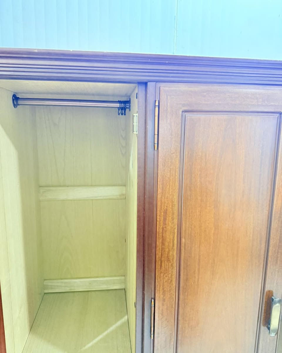 كنتور ٣ باب
موديل قديم جدا وجديد
باله صناعه ياباني
خشب بلوط

توجد خدمه توصيل 
للحجز مراسله الصفحه او الاتصال
🌹مدينه ألعاب المدهش مجاور مطعم ابو صفاء تحت جسر العبور المعلق ***********🌺
