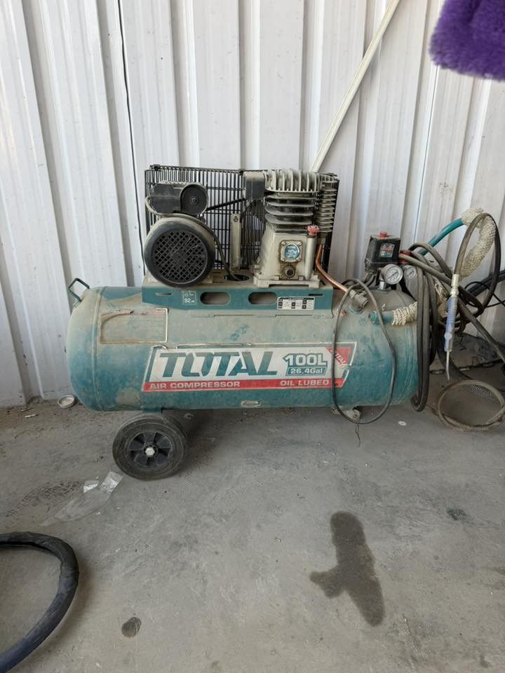 ماطور هواء الحجم 100 لتر جديد مستعمل شهر واحد مع الصونده مكانه نجف حي السلام اتصال *********** 
السعر 375 وبي مجال قليل الماطور جديد ممستعمل شي كلش قليل
