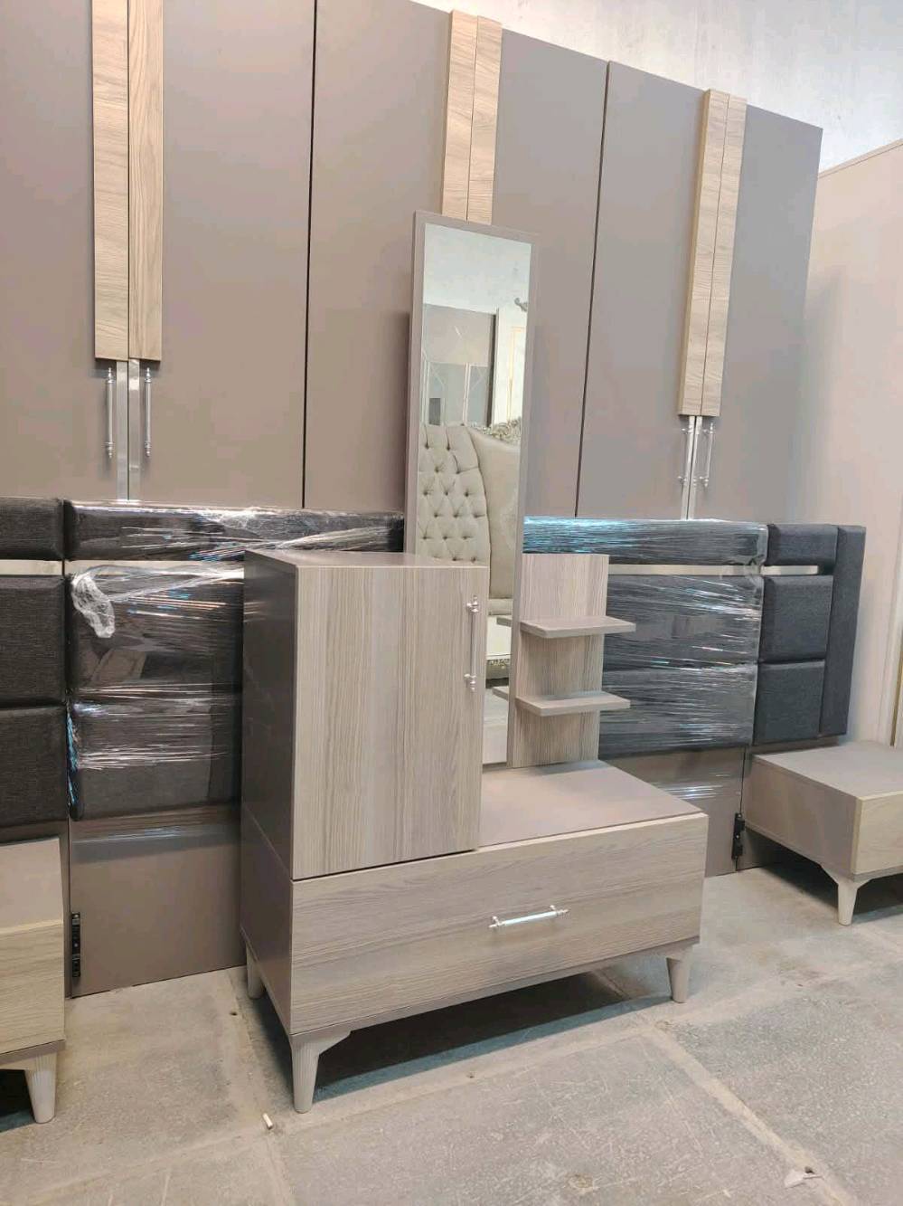 غرفة نوم مستعملة🇹🇷
 نضافة99٪💯
عدد القطع / 5
نضام / أبواب مديل حديث 💢 
سعرها /475قفل💸

شد ونقل داخل بغداد مجاني🚛
يوجود توصيل محافضات 🚛