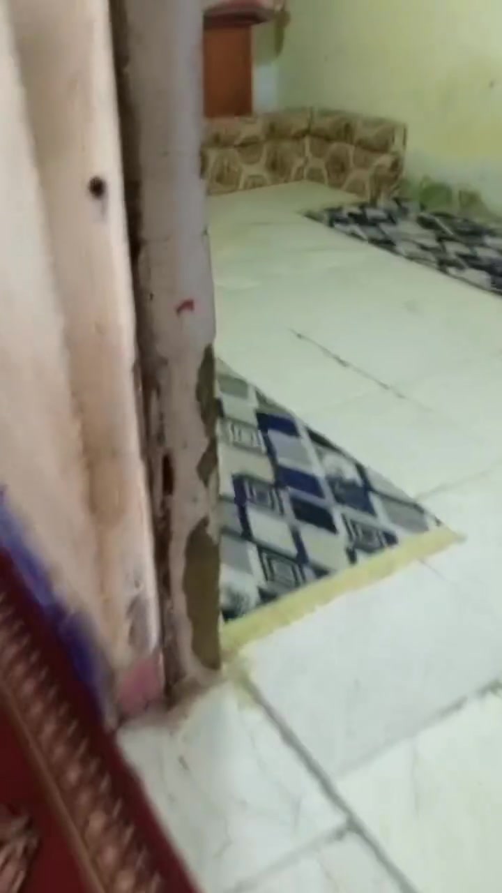 سلام عليكم بيت تجاوز خلف كراج بغداد المواحد يم المنتزه يحتوي على غرفتين وصاله وديوانيه وصحيات بيت سقف سندويج السعر خاص التواصل على الرقم ***********

