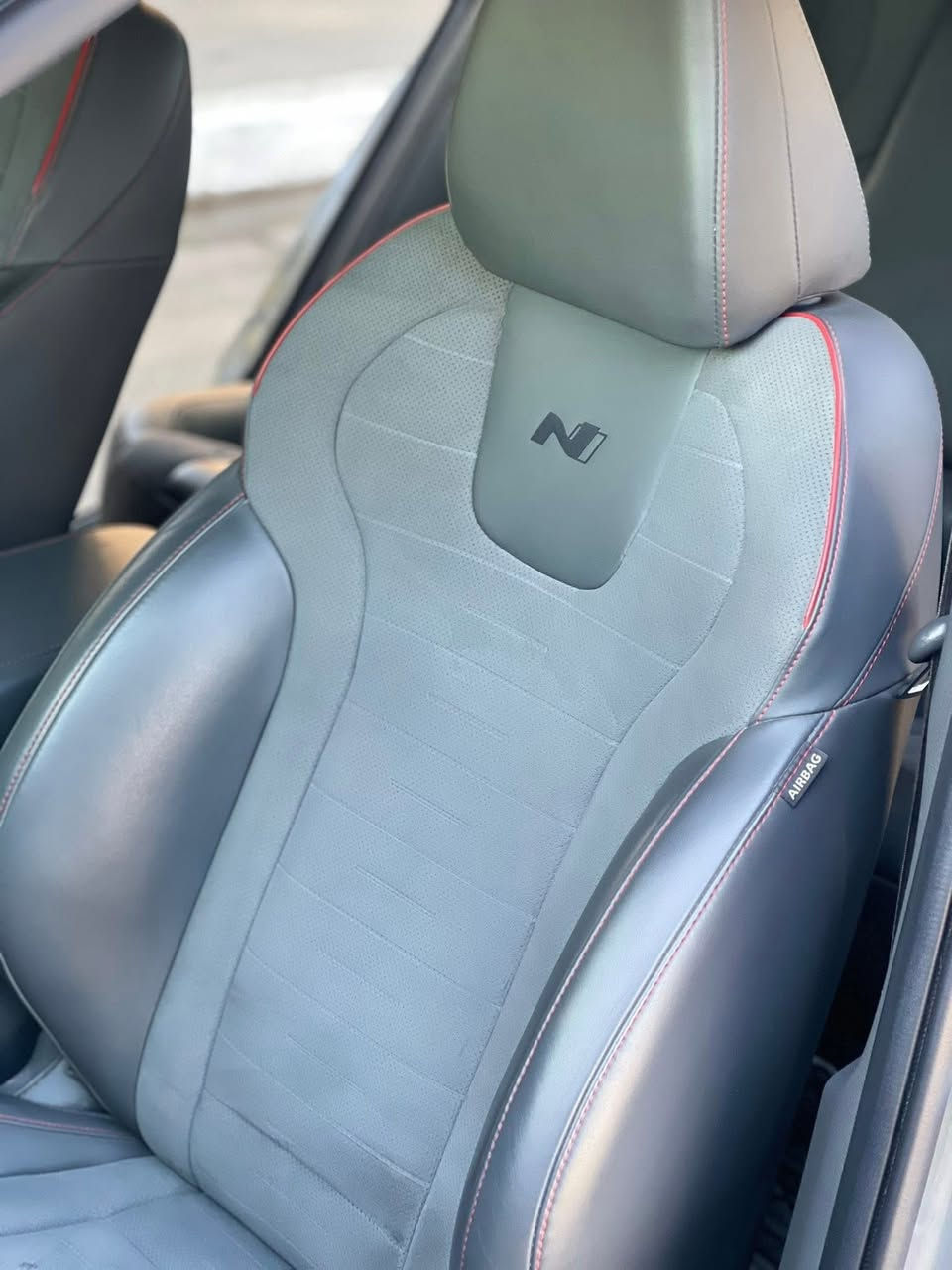 سوناتا  موديل 2022 Nline 🔥
لون اسمنتي 
مكينة 2.500 تيربو بيه شلعه كلش قويه
رقم بغداد سنويه نافذه ل2029

1-بانوراما ع طول السقف 
2-بصمة دخول ذكي 
3-انارة داخليه محيطيه متغيرة الالوان 
4-كير دبل كلج 8نمر
5-كشنات رياضي حاضن ومختوم N
6-تدفئة كشنات
7-كشنات جلد وكنتارا
8-سماعات عدد12 نظام BOSS
9-وضعيات القياده 4
 (NORMAL - SPORT - SPORT PLUS - CUSTOM)
10-انارة داخليه محيطيه 64 لون
11-ماسحات اوتو (بالامطار)
12-لدات اماميه
13-ويل مختوم N
14-اوتو هولد
15-لايت زنون
16-هاند بريك بصمه
17-نظام النقاط العمياء
18-شاشه دجتل كبيره
19-عداد الكترونيه متغيرة الالوان
20-نظام ترحيب
21-كرسي كهرباء
22-رادار امامي
23-رادار خلفي
24-رادار جانبي
25-مود درايف
26-تبريد بيانو
27-كروس تثبيت سرعه
28-شاحن وايرلس
29-شحن سريع
30- 4منافذ USB
31-شفتات ستيرن 
32-تشغيل عن بعد
33-قياده اليه

حادثها الي بامريكا بسيط كلش وبدلت الجاملغ الي هوه حادثها بجاملغ وكاله السياره بلادي وصار عندي طخه بالجاملغ الخلفي وراجعه BDR وبدون صبغ اهنا بالعراق موضحها بالصور
السياره ماشيه 73كيلو 

السعر 213 وبيه مجال 
متواجد فيس واتساب واتصال

***********
