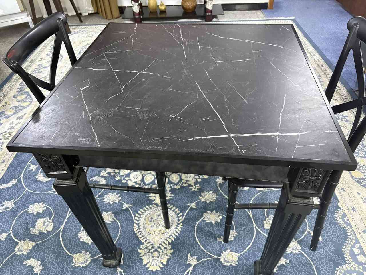 ميز 4 كراسي نضيف السعر 100 الرقم ***********
