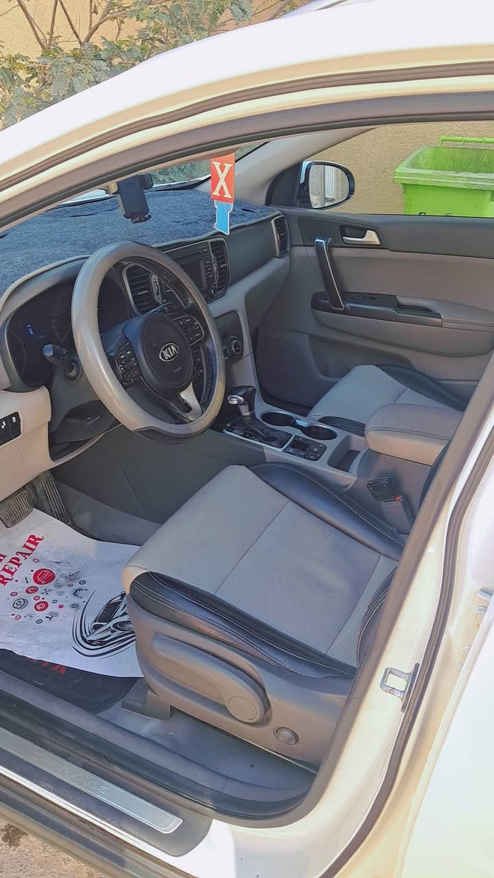 السلام عليكم
للبيع سبورتج خليجية 2016 سنوية ورقم جديد وباسمي فول مواصفات كفالة عامة حتى الدعاميات بستثناء بارد بسيط وممبين 
بانورما 
بصمة 
فور ويل 
سايد بريك بصمة
مري شفط 
حساسات أمامي وخلفي وكاميرا 
اوتو هولد 
مود درايف 
سماعات gbl
إشارة ترحيب
مانع انزلاق 
رادار 
ماشية 117
محرك 2400gdi
 السعر 168
للتواصل ***********
