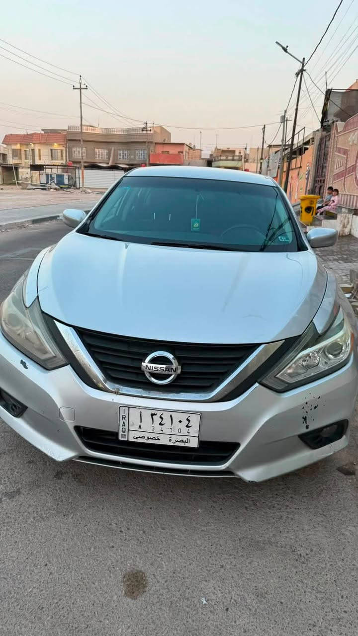 نيسان التيما موديل 2018 رقم بصرة ضربتها خفيفه مدكر خلفي وبي جراد وصبغ باب السائق ماشيه 127 سعرها 110وبيه مجال للشراي سنويه تنتهي بشهر 9 هلسنه 
***********

