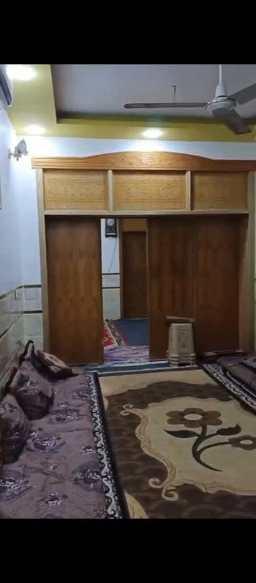 للبيع بيت بحي النصر ١٠٠ طابو صرف طابقين ٣ غرف نوم وغرفه فوك نضام سويت  ومطيخ حار وبارد وصاله واستقبال و ٤ صحيات بناء جديد 210 مليون وبي مجال ومطلوب اسكان ٤٥  يعني صافي البيع 165 والباقي قسط بالشهر ٢٨٥ للتفاوض الاتصال
 ‏‪‏‏‪‏‪0780 160 9192‬‏
***********
