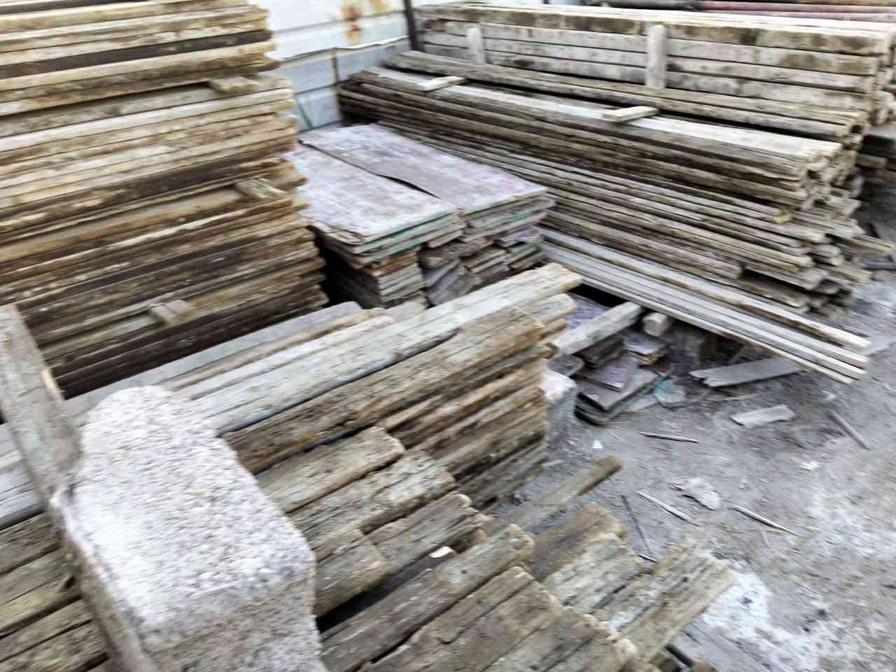 خشب للبيع نظيف تقريباً 11مكعب لو أكثر   بس اللوح ال4متر 6مكعبات / وياه 200تكمه بدون جكات
موقع الخشب/بغداد البياع قرب تقاطع درويش
الإتصال /*********** سعد 
اخون الي يريد يشتري الخشب يتصل بصاحب الخشب على الرقم أعلاه اني مكلف بالنشر
