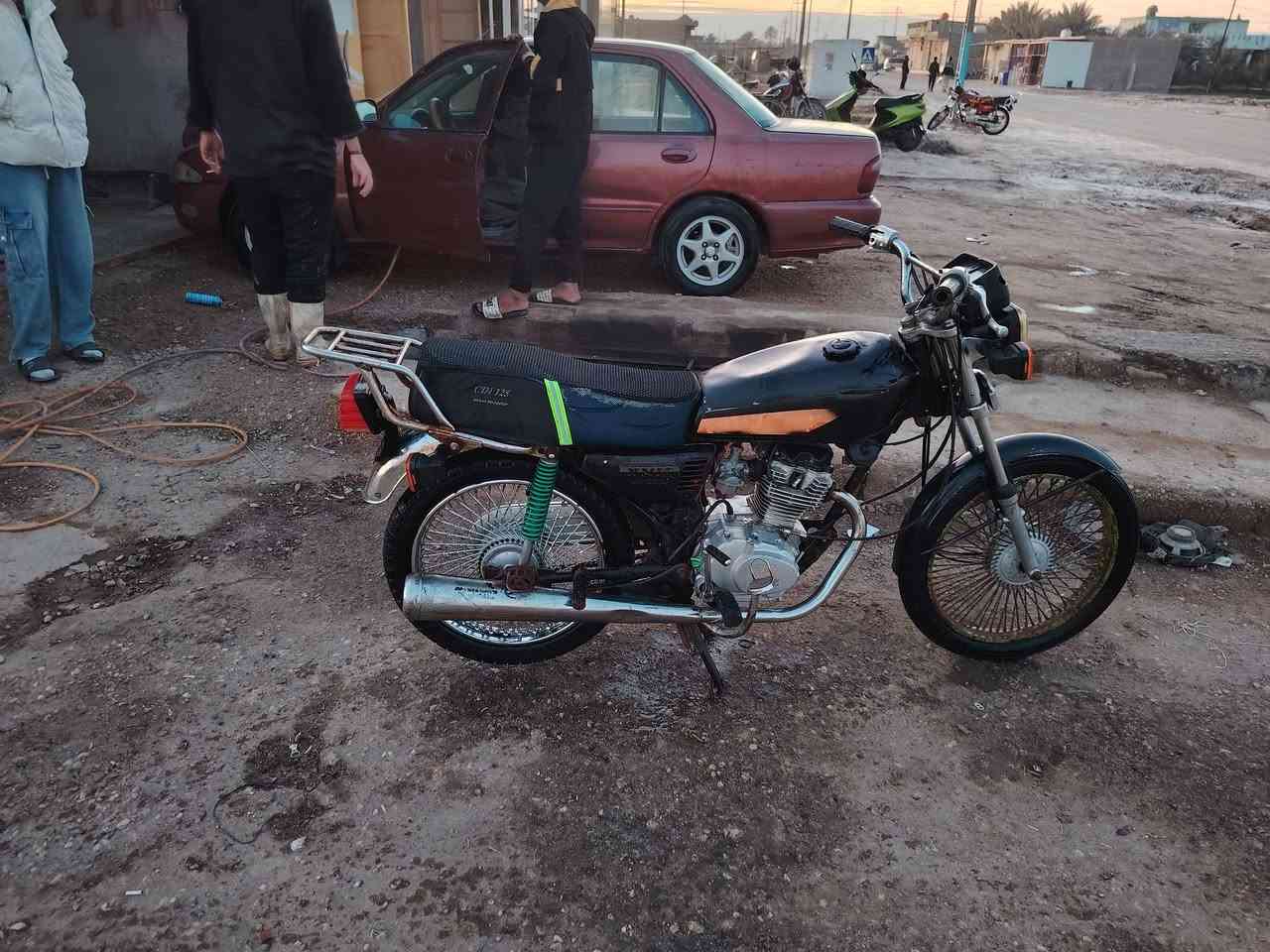 سلام عليكم دراجه تايكر موديل 2018 الدراجه خير من الله السعر ٣٥٠ او بيه مجال مكاني بابل محاويل قريت البعلوان هاذه رقمي ***********
