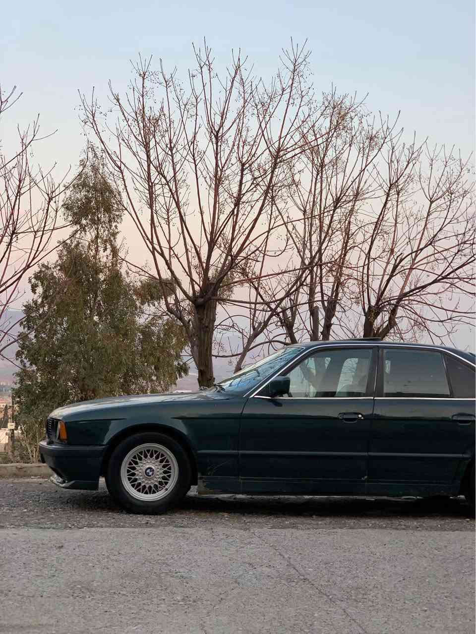سەرەتا بە ناوی خوای گەورە 
BMW.1991.520i گیر عادی  گیرو گیرومەكینە بەشەرت تەقەو رەقەی بەشەرت   مەسو براوە  داعمو لیدرا بەشەرت پیشو دوای تازەم داگرتوە گرادنو نۆزڵ فیت پەم تازە گۆریوە دەعامی پشتو پیش ئیم  لەیت بیلادی نەو ڕەش ویل موشەبەك  كامل كارەبای ئیش داكات سڵایدە 
تیبینی سەیارەكە علوجە مالی مەدەنی بەشەرت 
*********** vibar لەسەرە كويسينجاك, أربيل
