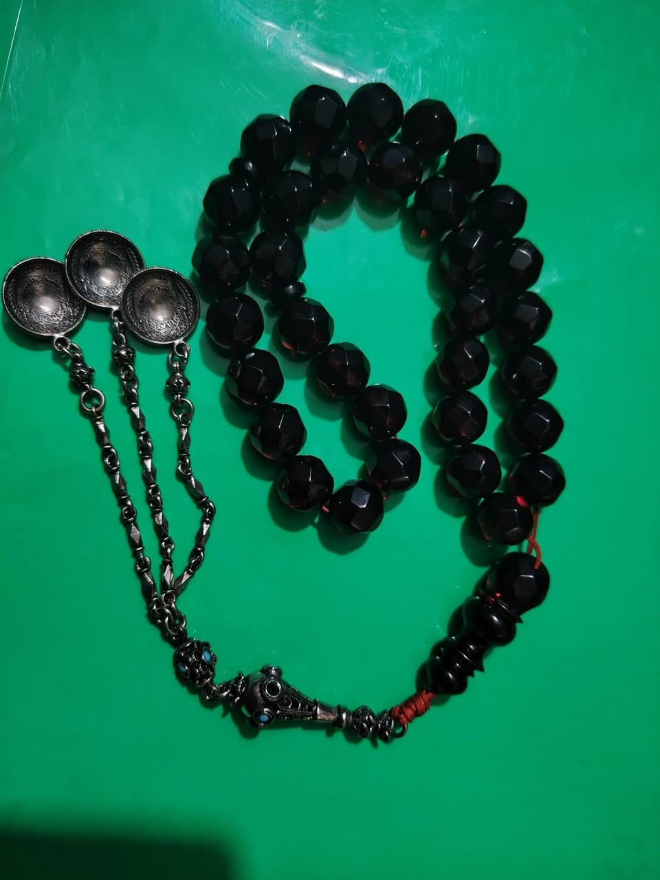 السلام عليكم مسبحة فاتوران قديم الوزن بدون كركوشه ٦٩ فضه وزن الكركوشه ٢٦ غرام للتواصل  الاستفسار على الواتساب ***********
