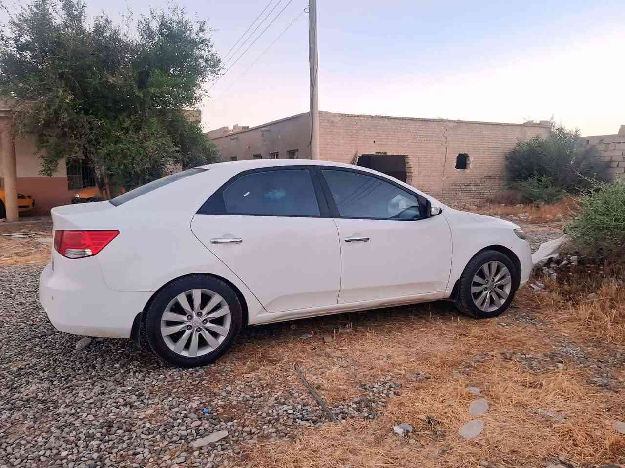 السلام عليكم
سيراتو  (١١) خليجي
 لون ابيض 
مكفوله كفاله عامه  
كير مكينه
تخم تاير 
تبريد 
حداديه 
مكان السياره النجف الكوفة 
السعر ١١٠  وبيه مجال  
تريد وكاله تريد تحويل  
السونار بالمنشور  اي استفسار 
اتصل ***********
