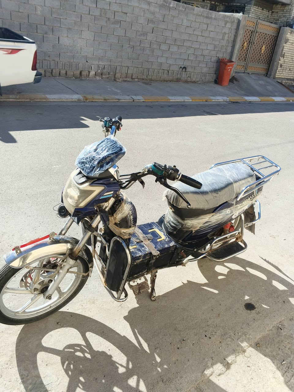 سلام عليكم دراجه هارلي شحن للبيع الدراجه كما واضح كدامك بطاريات جدد موديل 2026 صارلي شهرين مبدلهن الولي الدراجه   شغاله سرعته 80حقيقي 4نمر السعر 400وبيه مجال الموشراي لا يراسل رجاء العنوان الفلوجه حي المعلمين ***********
