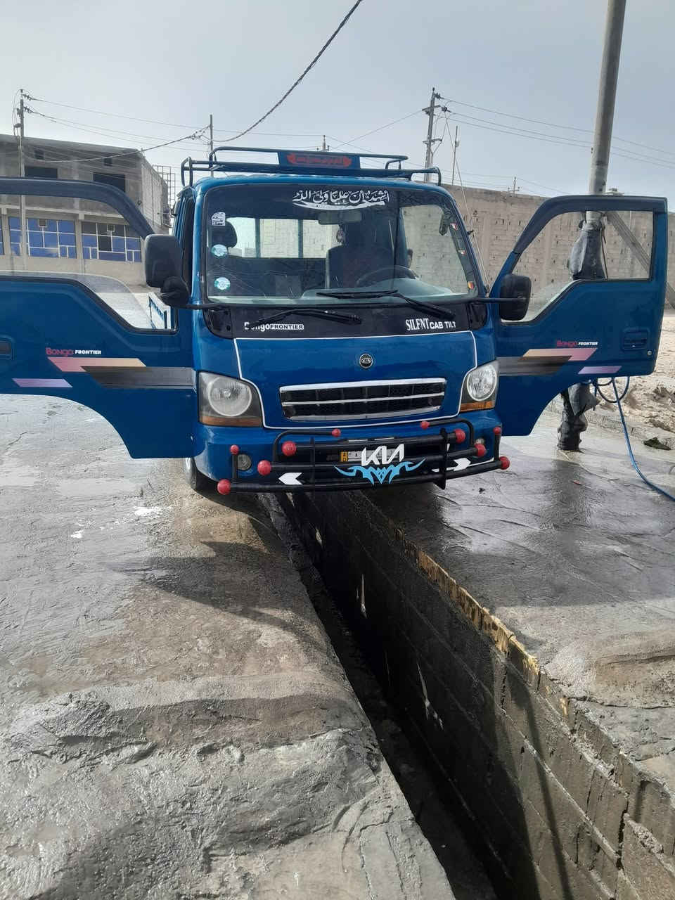 السلام عليكم فونتيرا ام عيون مديل ٢٠٠١شرط التحويل سياره جاهزه بس الرابع يفلت سنويه 28مكاني بصره ***********
