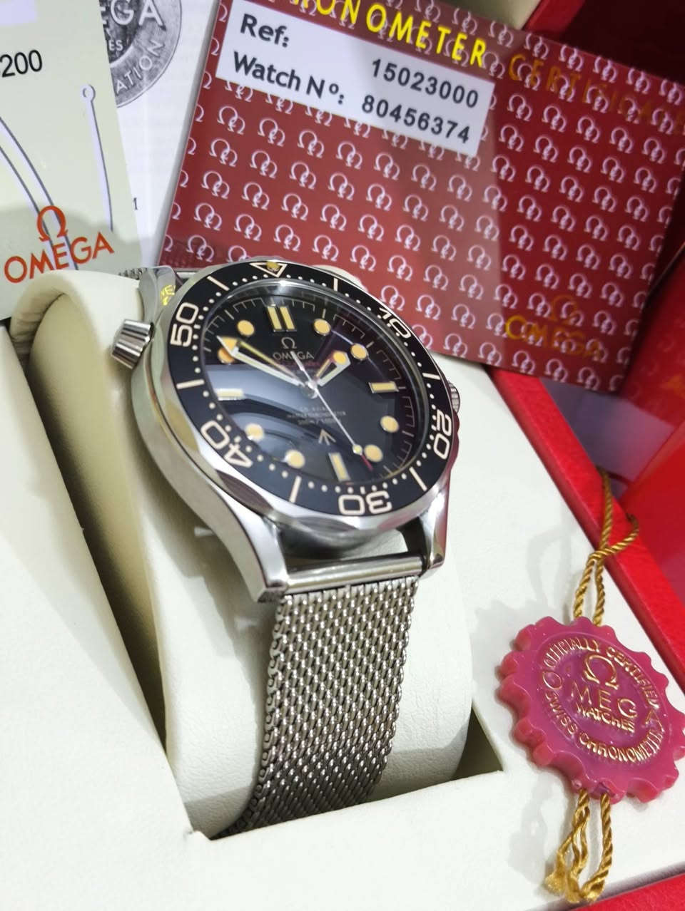 ساعة Omega جمس بوند 007 
ساعة اوتماتيك 
ضد الماء /جام زفير 
مكينة مغلقة 
كامل ملحقاتها علاكة بوكس تغليف البوكس كارتات ظمان 3 وشعار اوميكا ...مثل ما موضح بالصورها

السعر 160 الف على اول تم وبالعافية ✅


**إذا كنت صاحب هذا الإعلان وتريد حذفه لأي سبب، رجاءا أرسل رسالة إلى الدعم الفني**