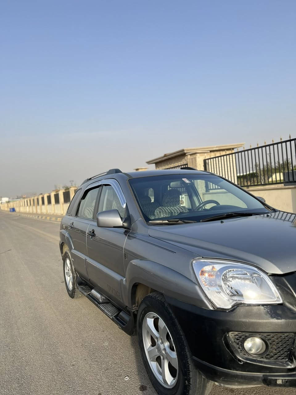 كيا سبورتج 4WD موديل EX 2010
محرك 2700 // V6  
مقاعد جلد // الصف الامامي تدفئة 
داخلية السيارة اسود و رصاصي 
فتحة سقف 
حساسات خلفية 
صبغ 5 قطع (بوند + جهة السائق)
هزة جديدة 
سنوية جديدة
رقم نينوى الجديدة 
السعر 100 ورقة 💲 
 متوجد على الفيسبوك والواتساب
***********
