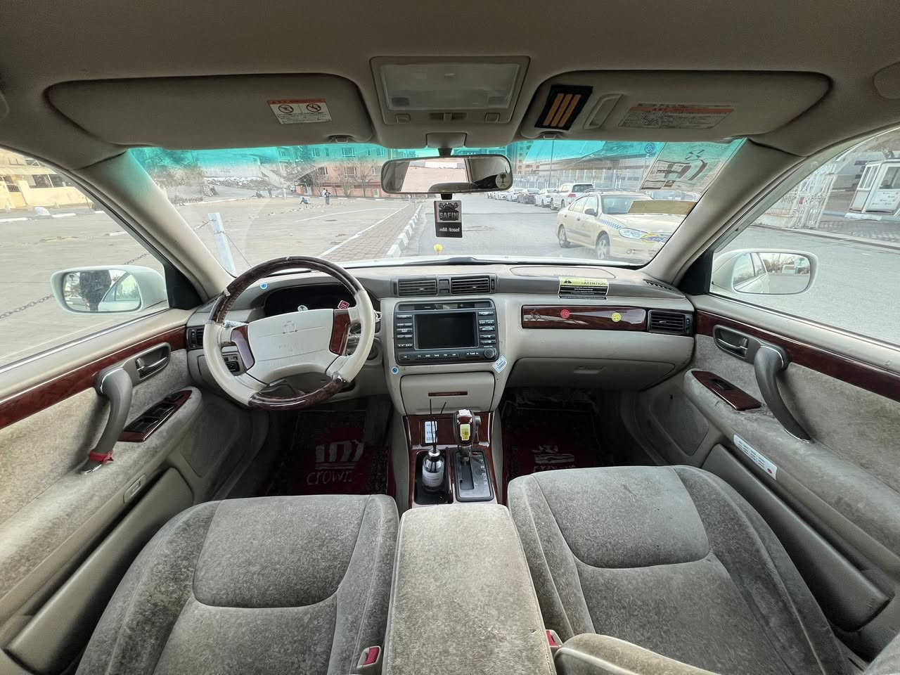 Crown malika 2001
مەلیكە ٢٠٠١ موسسس
مەكینە D4 گەورە 
٣ دوگمە - پەردە - ٤ كوشن كارەبا
داشبوڵ نەجەف 
شوێن سلێمانی
سعری 43$ مەجالێكی برایانەی تیایە 
***********
