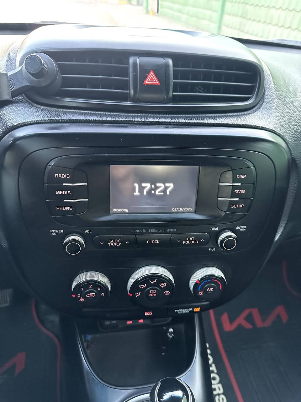 كيا ســـول 2016 وارد أمريكي
محرك 1600 GDI 

اللون أبيض

ماشية  87 ميل 

رقم انكليزي مشروع وطني  19 كربلاء  ،  سنوية بإسمي 

الحادث دعامية وجاملغ و باب خلفي ايسر تصليح وصبغ 

الايرباك  سليم  

السيارة ليبل واحد 

العنوان / بغداد - الدورة 

السعر / 115 $ 

للاتصال / *********** واتساب
