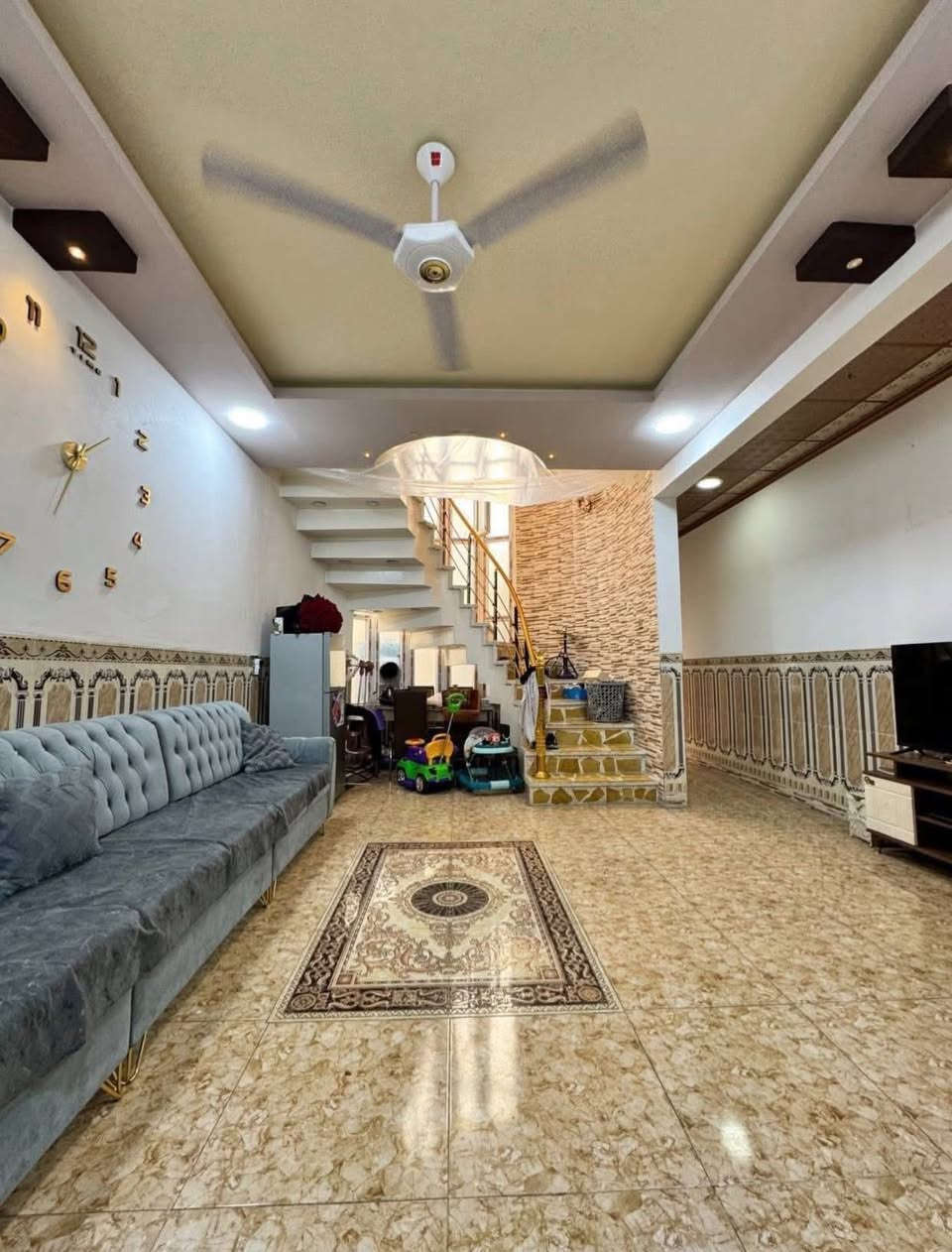 دار للبيع  او للإيجار 
الموقع : حي الصديق الاولى ( قرب جامع صلة الارحام )
المساحة : 100 متر
الواجهه : 5 متر 
الاتجاه : شروق تام
الطابق الاول : غرفة نوم وهول واستقبال ومطبخ وصحيات
الطابق الثاني : غرفتين نوم وهول وصحيات 
نستقبل عروضاتكم في اغلب مناطق الجانب الايسر
للاستفسار مراجعة مكتب المدينه سايدين الصديق 
***********
***********

لمعرفة السعر الانضمام إلى قناتنا في التليكرام عبر الرابط ادناه 

https://t.me/al_madena
