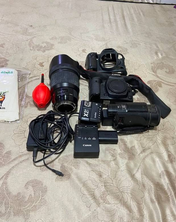 📸 للبيع عدة تصوير احترافية كاملة – نظيفة وجاهزة للعمل 📸"للبيع عدة تصوير متكاملة احترافي 
أعرض للبيع عدة تصوير متكاملة، مناسبة للمصورين وصناع المحتوى، والأجهزة كلها بحالة جيدة وتعمل بصورة ممتازة.
المحتويات: ✅ Canon EOS 5D Mark III ✅ Sigma 85mm F1.4 Art (Canon EF) ✅ Zhiyun Crane Gimbal مع جميع الملحقات ✅ Sony Handycam ✅ Godox X2T-C Trigger ✅ حامل تصوير فيديو YUNTENG ✅ حقيبة كاميرا ✅ شاحن + بطاريات ✅ عدة تنظيف كاملة
📌 السعر المطلوب للعدة كاملة: 2,000,000 دينار عراقي 💰 السعر قابل للتفاوض بالمعقول بعد المعاينة.
❌ لا أرغب بتبديل. 📍 المكان: (بغداد) 📩 للاستفسار أو التواصل يرجى مراسلتي على الخاص. او الاتصال على الأرقام #***********
#***********

ملاحظة: البيع للجادين فقط، وجميع الصور الحقيقية مرفقة في الإعلان.
