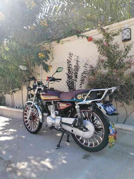 السلام عليكم من رخصة الادمن اخوان دراجتين للبيع موديل ٢٠٢٥ محرك (٢٥٠ cc ربع✈️ )نشاط وشلعه ومعدل مكفوله كفاله عامه وتجي تفحص وتشوف بعينك 
السعر ١٢٠٠ مليون وبيها مجال 

متواجد فيس وتساب 
***********
مكانها حديثه
