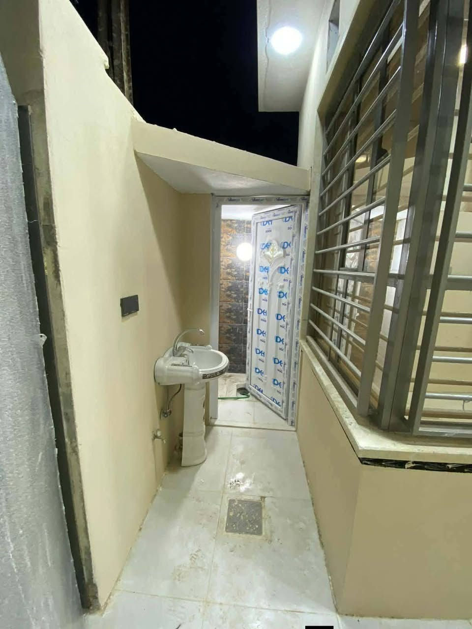 #عروض_مكتب_الدار_للعقار 
دار للبيع

حي الملايين الأولى خلف الكمرك

المساحة 100 م واجهة 5 م

ط1)) غرفه نوم واستقبال وصاله ومطبخ وصحيات
ط2)) غرفتين نوم وصاله وصحيات

بناء حديث وتسليم فوري

خدمات كامله ماء كهرباء تبليط

سند زراعي قرار 25

للاستفسار أكثر اتصل على الأرقام او 

 مراجعة مكتب الدار الكائن في بناء الجاهز مقابل الكمرك 

***********

***********

***********
